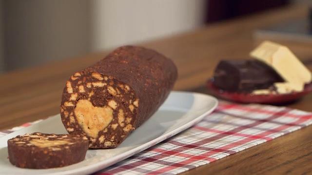 Salame ai due cioccolati con cuore bianco Salame ai due cioccolati