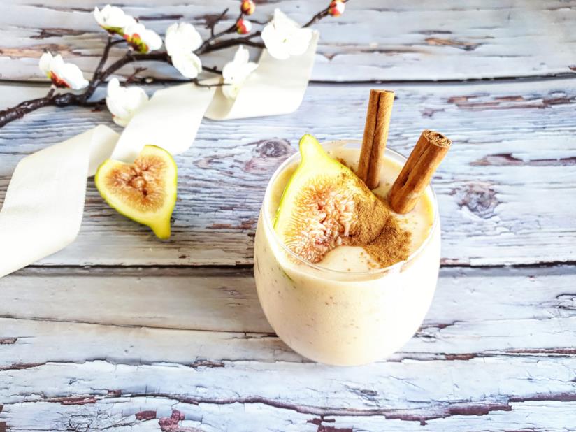 Frullato di fichi Bicchiere con crema e frutta