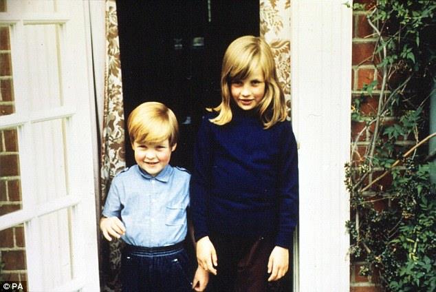 Lady D da piccola con il fratello Charles Charles e Diana Spencer da piccoli