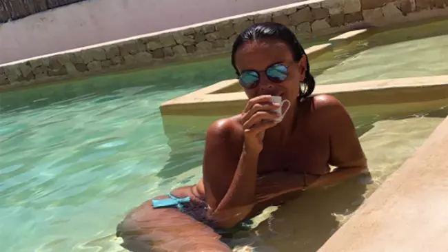 Paola Perego in topless sulle spiagge di Formentera Paola Perego in topless