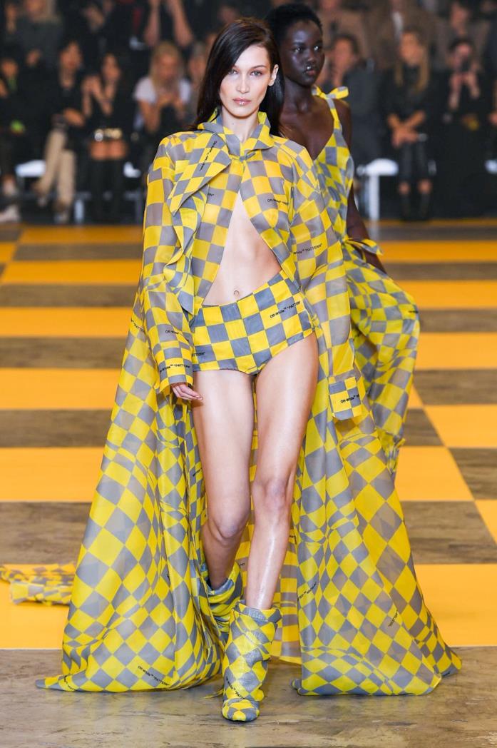 Off-white Un look della sfilata Off-white