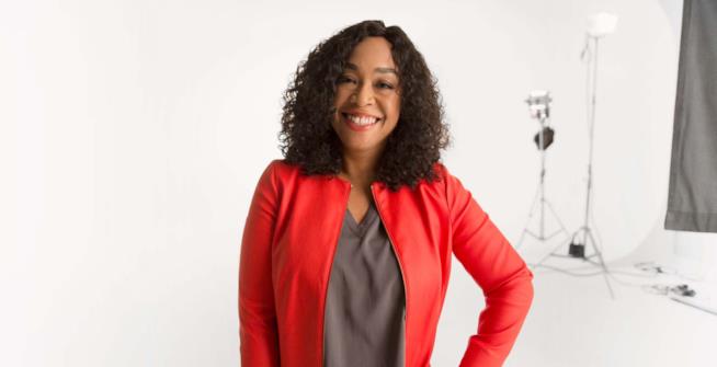 Shonda Rhimes e la perdita di peso Shonda Rhimes sorridente