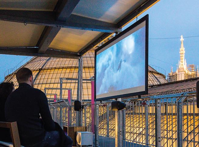 Una sala cinematografica sui tetti di Milano con il cinema Bianchini Il cinema Bianchini: film con vista sul Duomo di Milano
