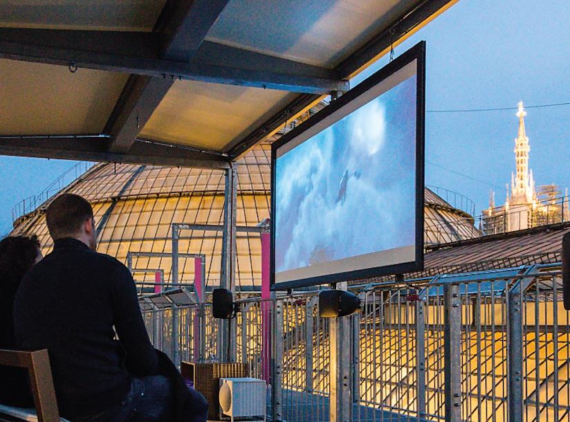 Una sala cinematografica sui tetti di Milano con il cinema Bianchini Il cinema Bianchini: film con vista sul Duomo di Milano