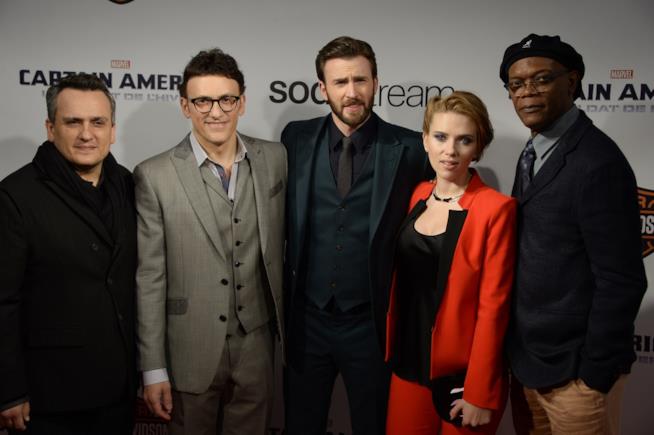 I fratelli Russo con il cast di Captain America Civil War I fratelli Russo insieme cast di Captain America Civil War