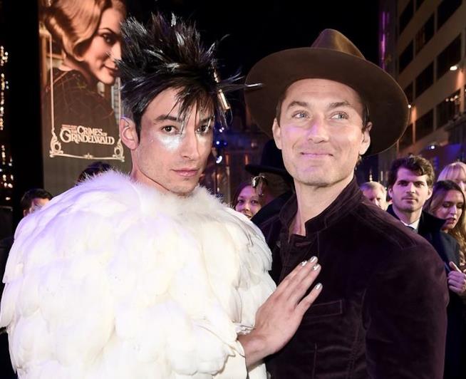 Ezra Miller e Jude Law Jude Law e Ezra Miller
