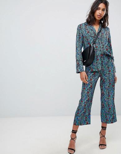 Camicia e pantaloni stampati in coordinato