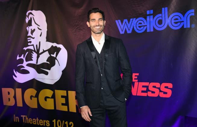 Tyler Hoechlin mostra un fisico da urlo nel trailer di Bigger Tyler Hoechlin