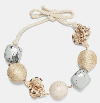 Collana con conchiglie naturali, pietre e rafia di tendenza P/E 2018 Con le conchiglie e le pietre naturali, la collana di Zara per l'estate 2018