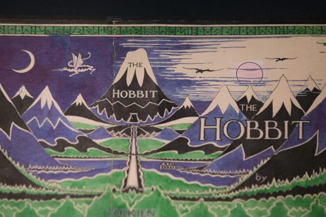 Una vecchia copertina dell'edizione originale de Lo Hobbit La copertina dell'edizione originale de Lo Hobbit