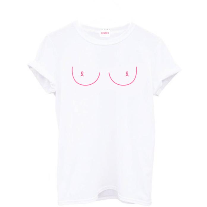Pink Boobs T-Shirt, la maglietta per la prevenzione al seno La t-shirt con la stampa di tendenza per l'estate 2018