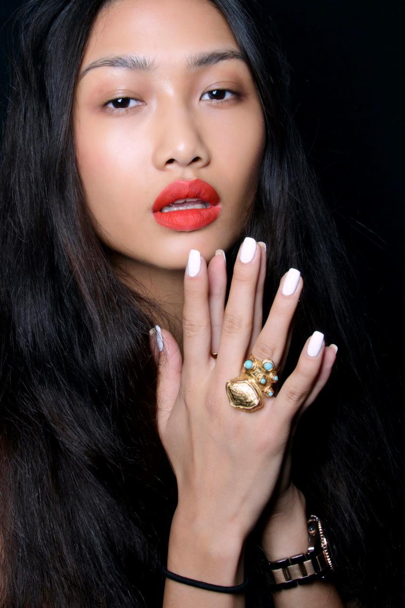 Unghie gel bianche nail art semplice