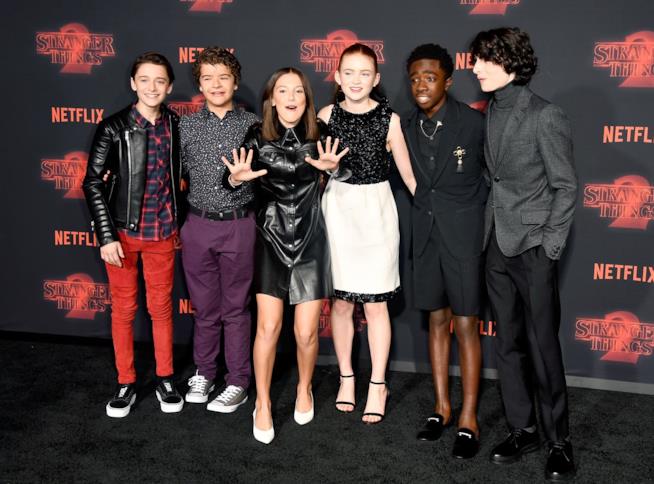 Tutte le curiosità sulla serie TV Netflix dal libro 'Stranger Things: Worlds Turned Upside Down' Il cast di Stranger Things