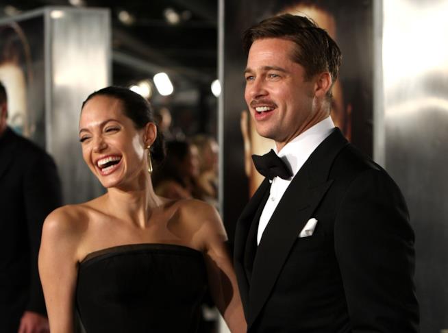 Brad Pitt e Angelina Jolie hanno deciso di bloccare il divorzio Brad Pitt e Angelina Jolie hanno deciso di bloccare il divorzio