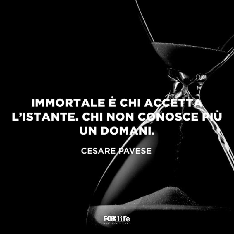 Frase immortale Clessidra in primo piano