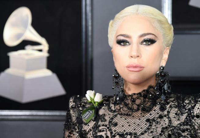 Lady Gaga sta progettando il lancio della sua linea di make-up Lady Gaga