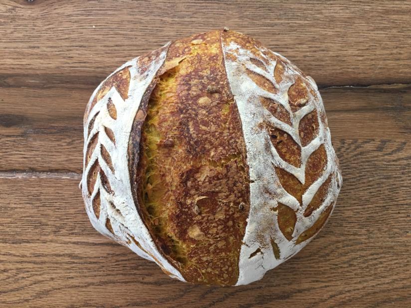 Pane alla curcuma con semi di girasole e lievito madre Pane alla curcuma con semi di girasole e lievito madre