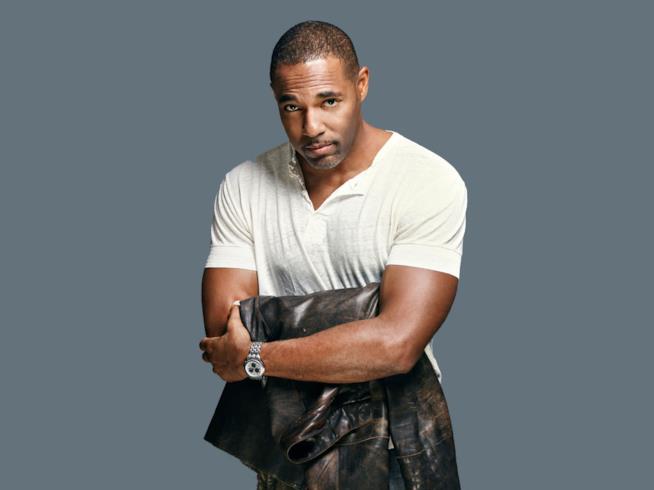 Jason George (Ben Warren di Grey's Anatomy) sul campo da Softball Jason George (Ben Warren di Grey's Anatomy) sul campo da Softball