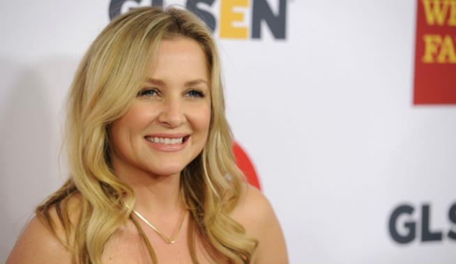 Jessica Capshaw è la dottoressa Arizona Robbins in Grey's Anatomy Jessica Capshaw alias Arizona Robbins nella serie Grey's Anatomy