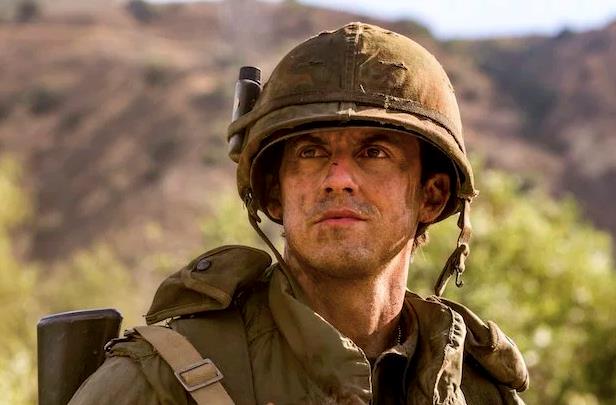 This Is Us: un'immagine di Jack nella terza stagione Jack in un flashback da This Is Us