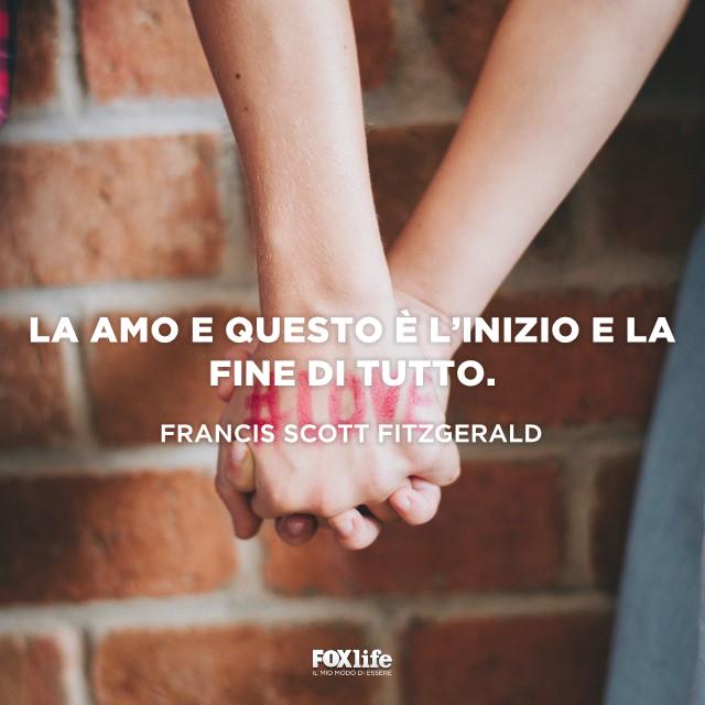 Frase amore Mani incrociate di uomo e donna