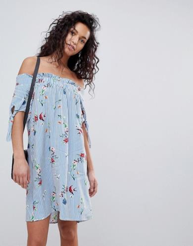 Vestito con scollo a barca a righe e fiori