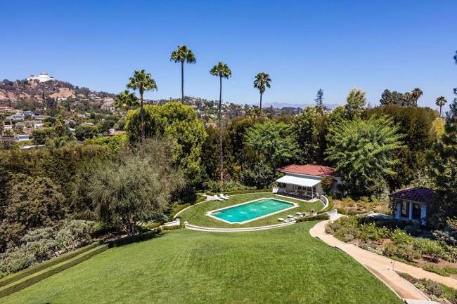 Angelina Jolie ha appena acquistato a Los Angeles una casa da 25 milioni di dollari La nuova e lussuosa villa di Angelina Jolie a Los Angeles