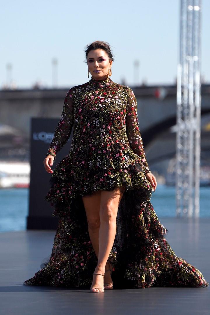 Eva Longoria alla Parigi Fashion Week Eva Longoria