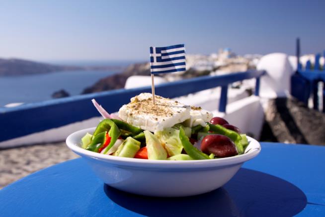 Insalata greca con feta e olive Insalata greca tradizionale