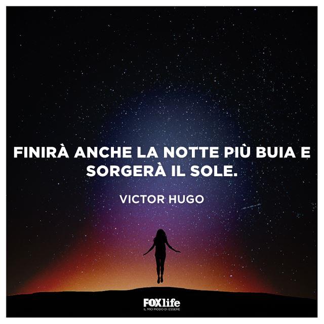 Citazione Hugo Ragazza in penombra salta