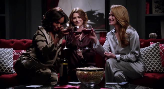 Dimmi cosa bevi e ti dirò chi sei, parola di Shonda Rhimes Annalise Keating sorseggia vodka in Le Regole del Delitto Perfetto