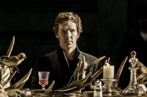Amleto, Tom Hiddleston ha debuttato a Londra Benedict Cumberbatch nei panni di Amleto