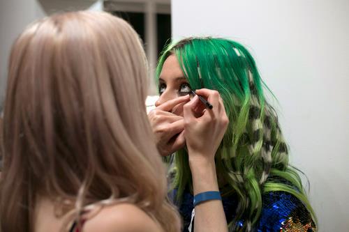 Capelli castani e verdi Capelli castani colorati
