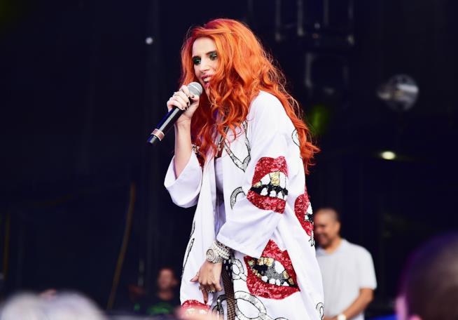 Bella Thorne non si rade le ascelle per le foto della sua linea di bikini Bella Thorne