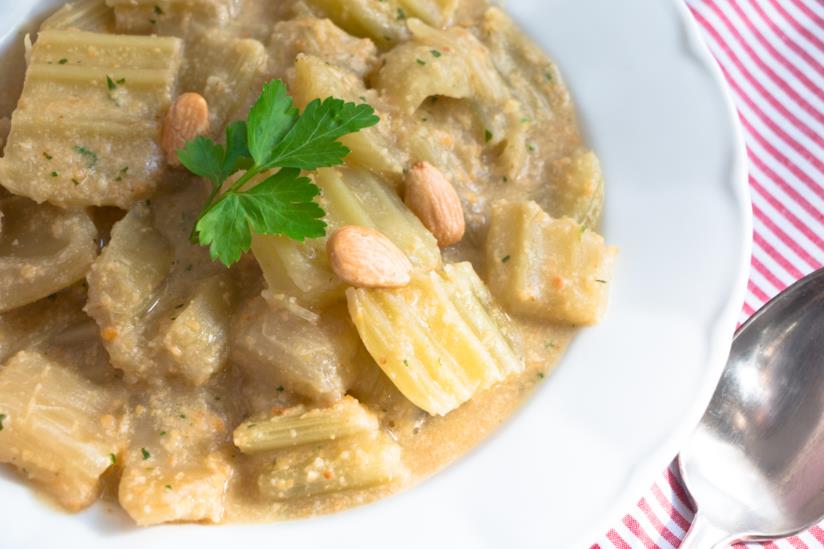 Zuppa di cardi: la ricetta completamente vegetale senza uovo Zuppa di cardi