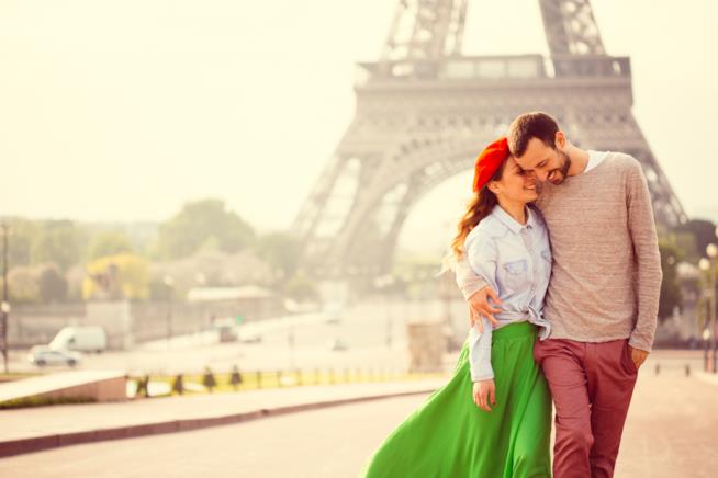 Coppia innamorata a Parigi Innamorati a Parigi