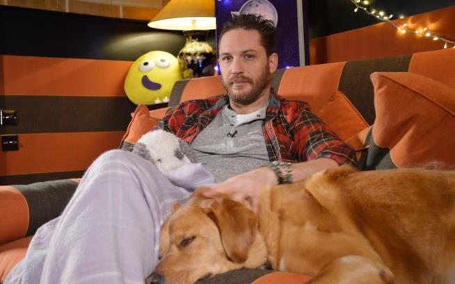 Tom Hardy in Cbeebies Tom Hardy con il suo amato Woody
