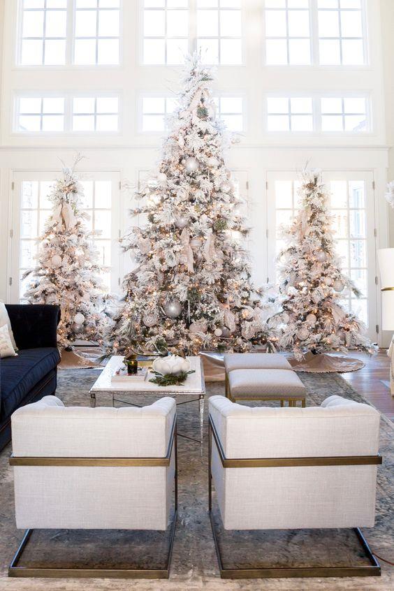 Alberi raffinati di Natale Alberi eleganti in bianco