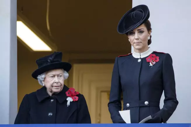 La Regina Elisabetta disapprovava Kate Middleton perché non lavorava La Regina Elisabetta e Kate Middleton