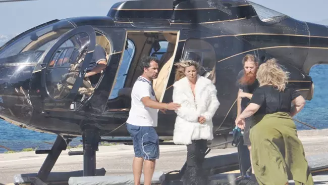 Kate Moss fotografata a Capri e Ischia dove sta girando uno spot Kate Moss