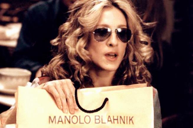 Carrie Bradshaw Carrie Bradshaw con un sacchetto Manolo Blahnik