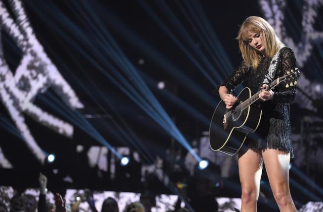 Vittoria in tribunale di Taylor Swift contro David Mueller Taylor Swift durante una delle sue esibizioni live