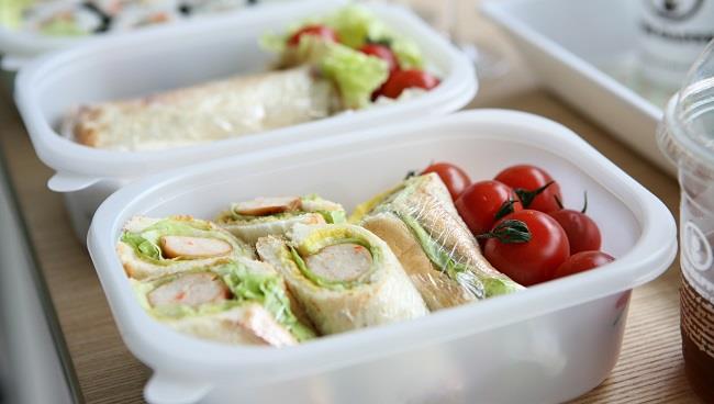 Una guida per preparare la schiscetta perfetta con tante idee, ricette e consigli per un pranzo in ufficio gustoso Come preparare la schiscetta grazie ad idee, ricette e consigli per il pranzo in ufficio