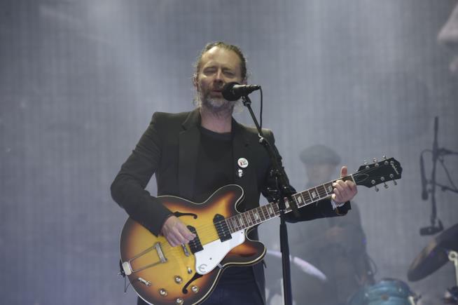 Roger Waters contro il concerto dei Radiohead ad Israele, Michael Stipe favorevole Thom Yorke dei Radiohead in concerto