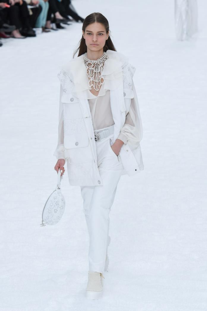 Sfilata Chanel Un look della Sfilata Chanel