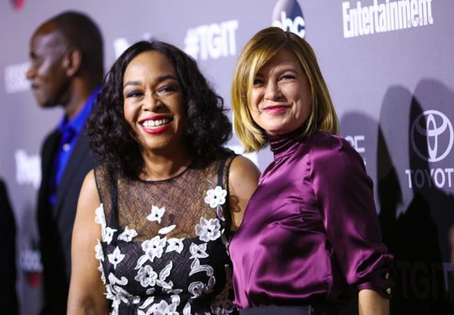 Grey's Anatomy potrebbe diventare il medical drama più lungo della TV Shonda Rhimes insieme ad Ellen Pompeo