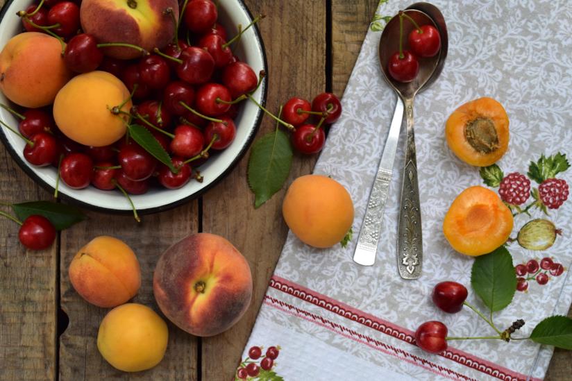 Frutta Pesche, albicocche, ciliegie
