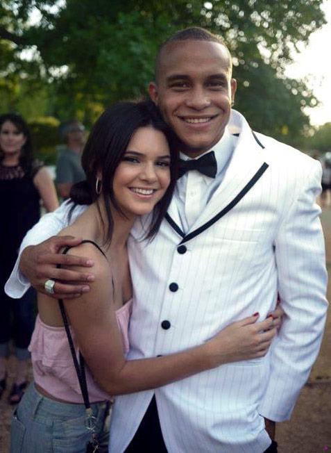 Tutti i segreti di Kendall Jenner Kendall Jenner con il primo amore Julian Brooks