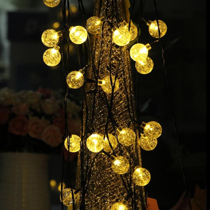 Luminarie natalizie Dettaglio delle luci a forma di lampadina