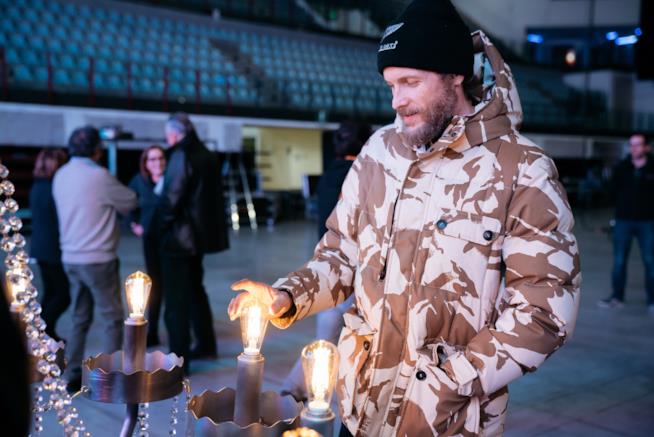 Del Di Le Lampadari Onlus I Per All'asta Aiutare Tour Jovanotti EYbD29IeWH
